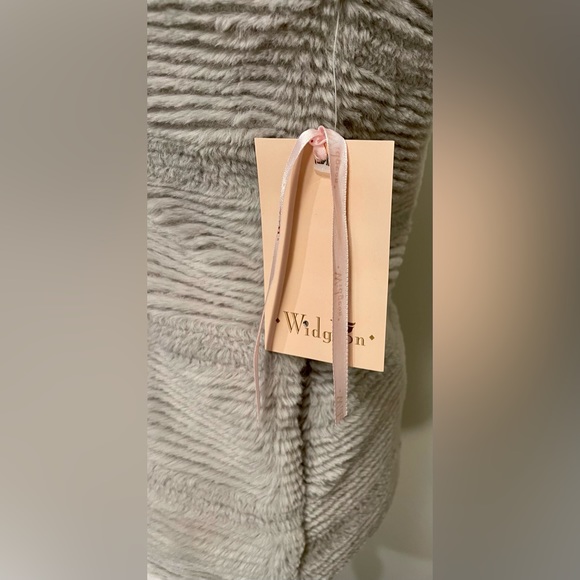 NWT Widgeon Fur Like Vest Girls XL - Picture 3 of 4